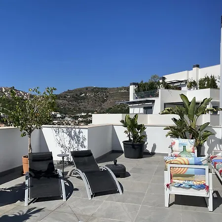 Sunny Penthouse With Panoramic Views Apartment