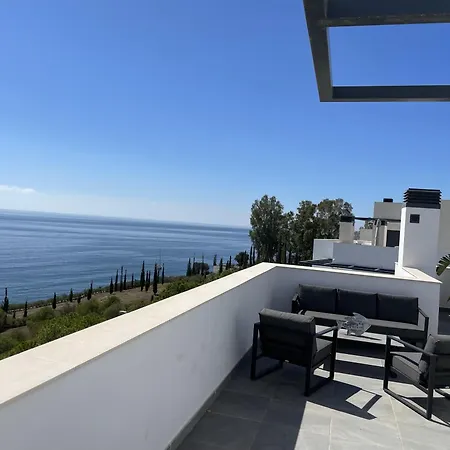 Sunny Penthouse With Panoramic Views