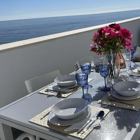 Sunny Penthouse With Panoramic Views
